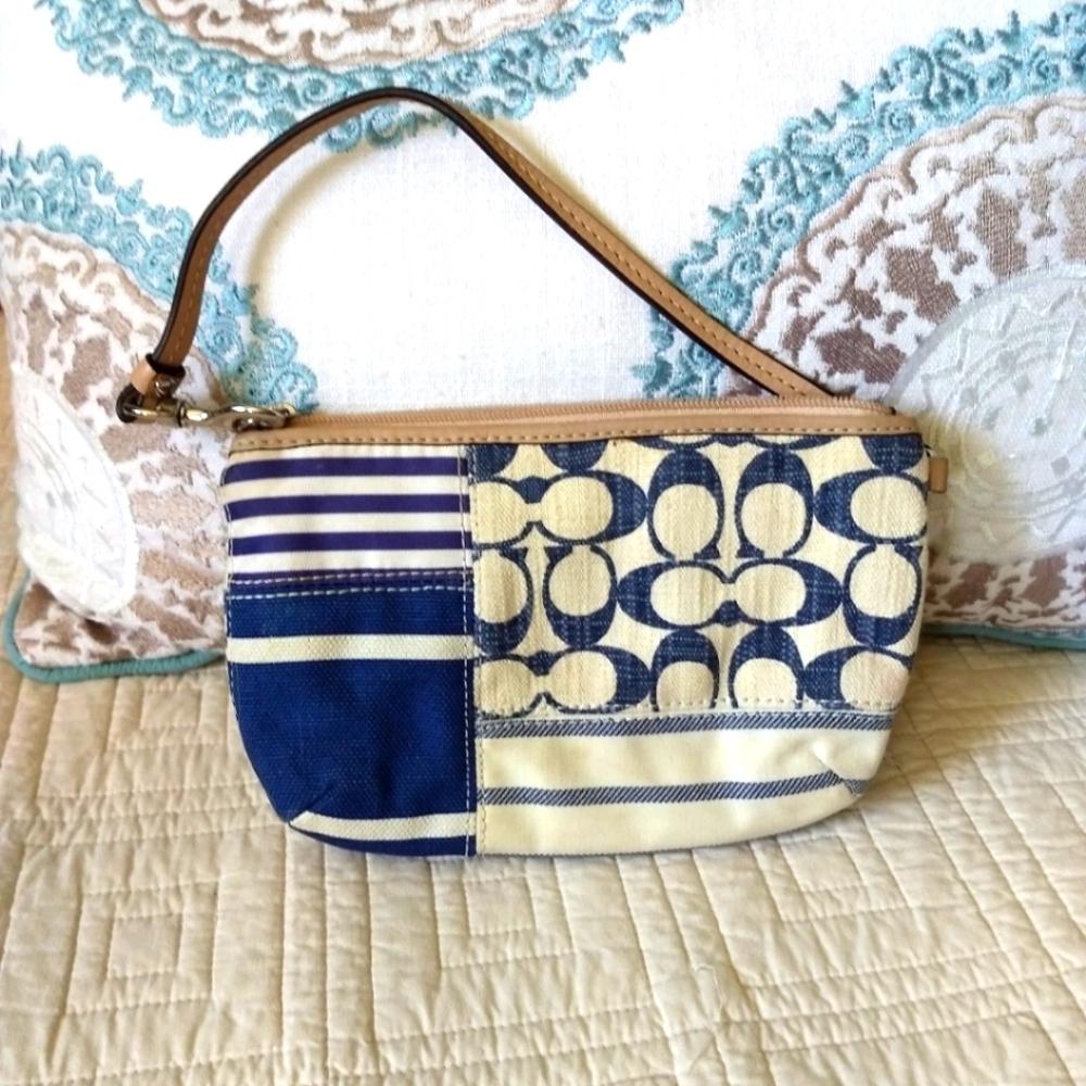 Vintage Coach Daisy Canvas Patchwork Wristlet Clu… - image 4